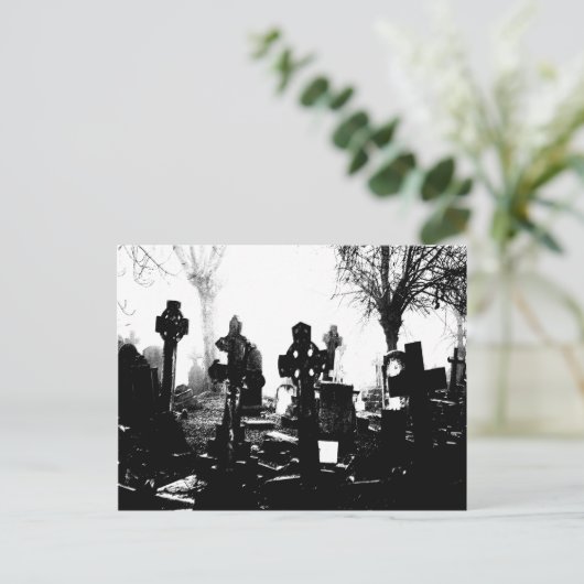 Creepy Gothic Graveyard Postkarte (Stehend Vorderseite)