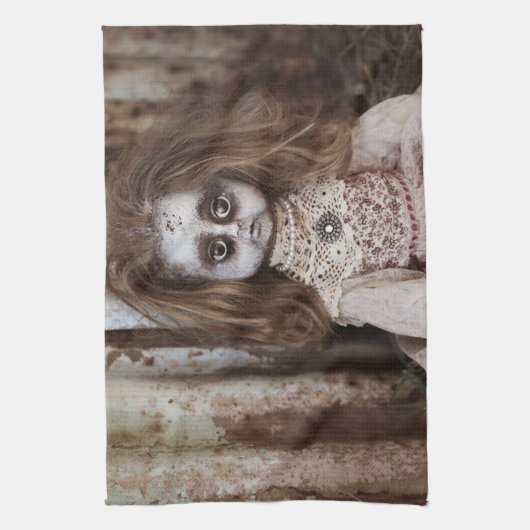 Creepy gotische Porzellan-Puppe viktorianisches Handtuch (Vertikal)
