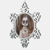 Creepy gotische Porzellan-Puppe viktorianisches Schneeflocken Zinn-Ornament (Rechts)