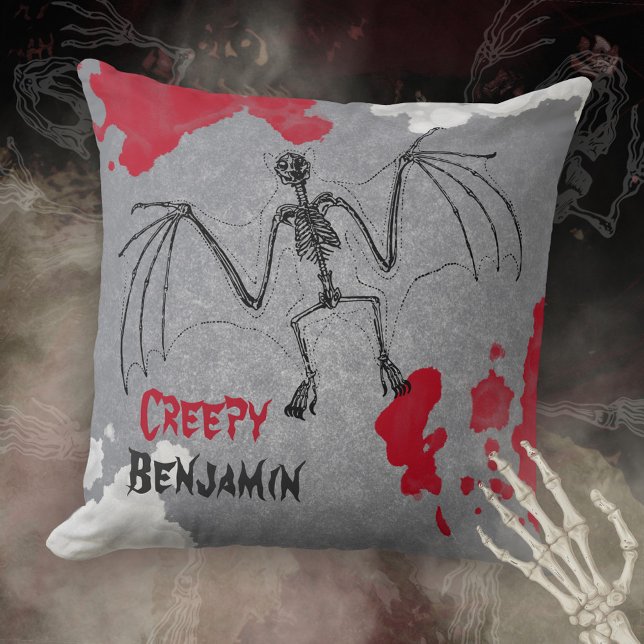 Creepy Halloween Bat Skeleton Ihr Name Kissen (Creepy Halloween Bat Skeleton Your Name Throw Pillow ©Susanne Sachers - Sunny Mind Design 🌞)