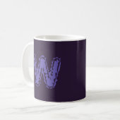 Creepy Monogramm Lila auf Lila Kaffeetasse (Vorderseite Links)