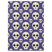 Creepy Niedlich Kawaii Goth Skull Pattern Klemmbrett (Rückseite)