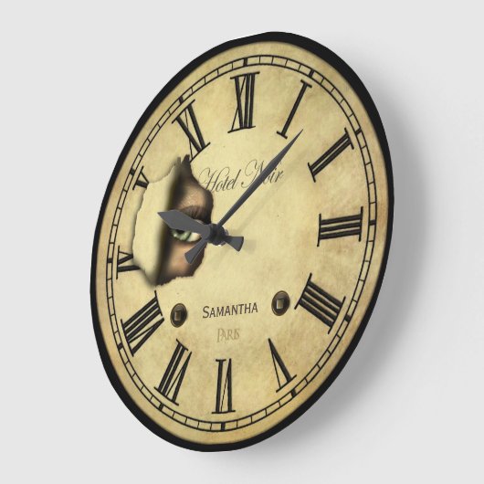 Creepy Paris-Hotel personalisiert Große Wanduhr (Winkel)