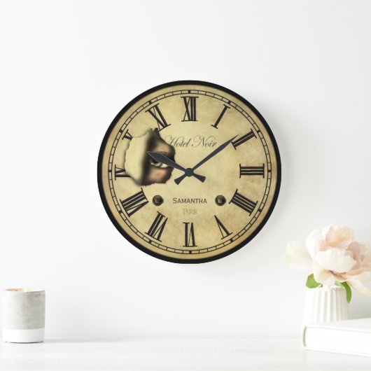 Creepy Paris-Hotel personalisiert Große Wanduhr (Zuhause)