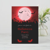 Creepy Red Moon Friedhof Halloween-Party Einladung (Stehend Vorderseite)