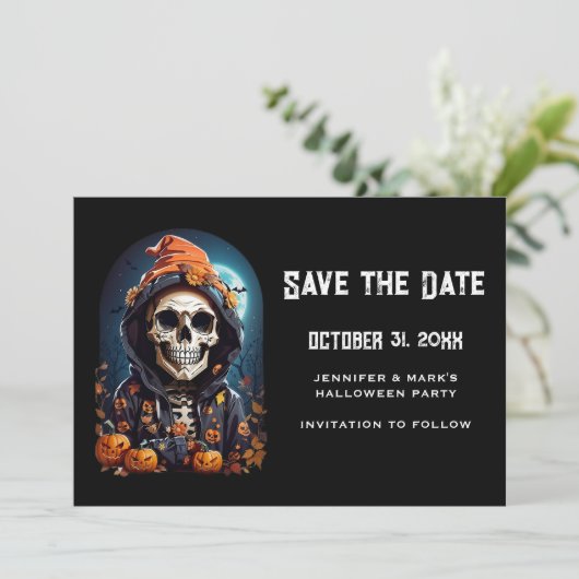 Creepy Skeleton & Autumn Pumpkins Halloween Save The Date (Stehend Vorderseite)