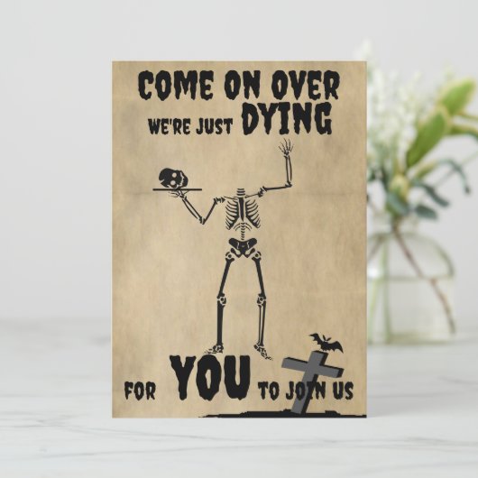 Creepy Skeleton Spooktacular Halloween-Party Einladung (Stehend Vorderseite)