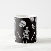 Creepy Skulls: Halloween-Wasserfarbenmuster Kaffeetasse (Mittel)