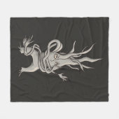 Creepy Tree Character with Tangled Branches Fleecedecke (Vorderseite (Horizontal))