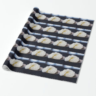 Creme auf einem Löffelmakro-Konzept Geschenkpapier