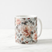 Creme-Blume mit grauen Blätter auf einem hellgraue Kaffeetasse (VorderseiteRechts)