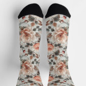 Creme-Blume mit grauen Blätter auf einem hellgraue Socken (Oben)