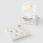 Creme Braun Blaue Blumen Monogramm Anfangsbuchstab Steinuntersetzer (Seitenansicht)
