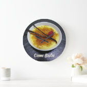 Creme brulae auf Tonschiefer mit Himbeere und Vani Große Wanduhr (Zuhause)