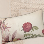 Creme & Burgund Minimalistisches Blumendesign Lendenkissen<br><div class="desc">Elegantes Akzent Kissen zeichnet sich durch ein schlichtes minimalistisches Blumendesign mit einem Vintagen violetten Butterbecher aus, gerahmt durch stilvolle Amaryllis mit schwachen Goldmotiven. Die geschichtete Komposition verleiht dem Gesamtdesign Tiefe und Perspektive. Ein Design einer passenden Auflistung. Ein stilvolles dekoratives Kissen für Ihr Schlafzimmer oder Ihren Lieblingsstuhl, ein elegantes Kissen für...</div>