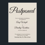Creme Elegante vertagte Hochzeitsankündigung Einladung<br><div class="desc">Hier ist eine einfache Karte, um Ihre Gäste zu benachrichtigen, wenn es notwendig ist, Ihre Hochzeit zu ändern. Verwenden Sie die Vorlagenfelder, um Ihre persönlichen Daten hinzuzufügen und dieses elegante, minimalistische Design zu Ihrem eigenen zu machen. Der cremefarbene Hintergrund kann in eine beliebige Farbe geändert werden. Alle Schriftart und Farben...</div>