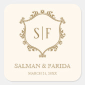 Creme Gold Wappen Monogram Gastgeschenk Hochzeit Quadratischer Aufkleber (Vorderseite)