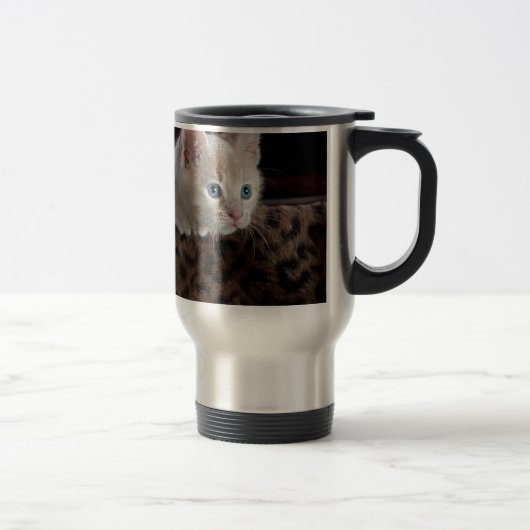Creme Kitten mit schönen blauen Augen Reisebecher (Rechts)