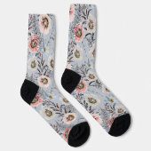 Creme, krorale Blume auf hellgrau Socken (Rechts)