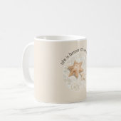 Creme Leben ist besser am Strand Seestern Kaffeetasse (Vorderseite Links)