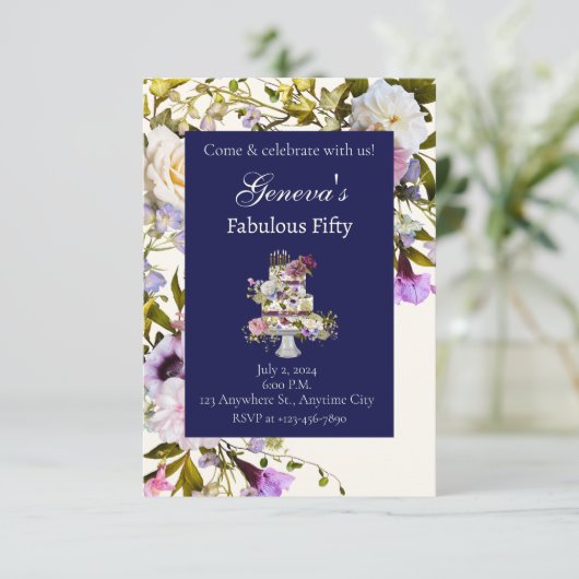 Creme & Navy Blumenkuchen zum Geburtstag Einladung (Stehend Vorderseite)