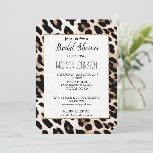 Creme Peach Black Leopard Tier Einladung (Stehend Vorderseite)