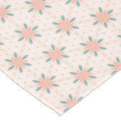 Creme, Peach und Sage Green boho Blumenmuster Tischdecke (Schrägansicht)