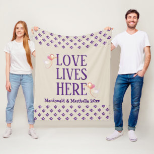CREME   Personalisiert   HIER WOHNt DIE LIEBE Erin Fleecedecke