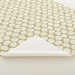 Creme Rose auf Golden Beige - nahtlos. Sherpadecke