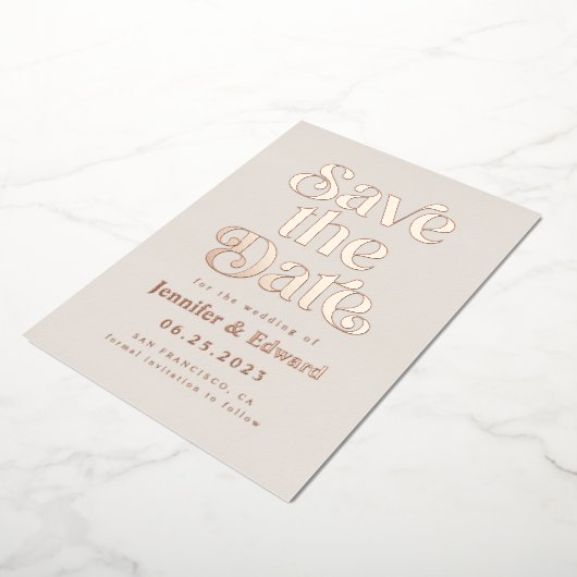 Creme Save the Date Retro Typografie Folieneinladung (Gedreht)