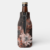 Creme, Teracote-Blume auf dunkelbraunem Hintergrun Flaschenkühler (Flasche Rückseite)