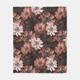 Creme, Teracote-Blume auf dunkelbraunem Hintergrun Fleecedecke