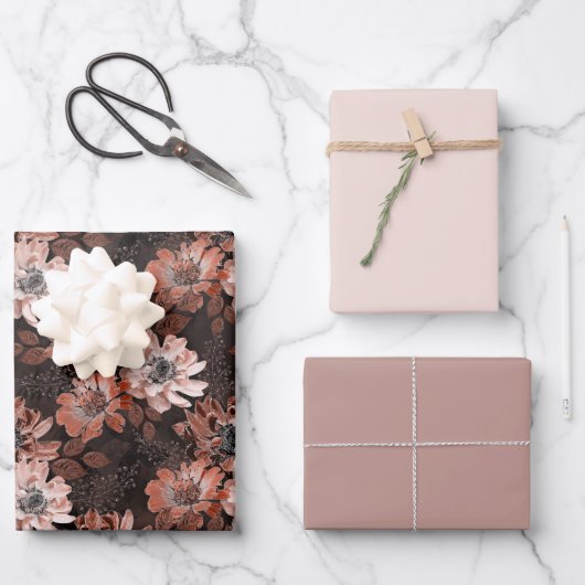 Creme, Teracote-Blume auf dunkelbraunem Hintergrun Geschenkpapier Set (Vorderseite)