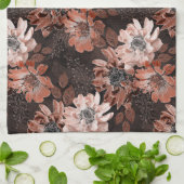 Creme, Teracote-Blume auf dunkelbraunem Hintergrun Geschirrtuch (Gefaltet)