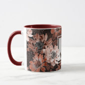 Creme, Teracote-Blume auf dunkelbraunem Hintergrun Tasse (Links)