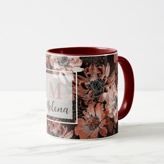 Creme, Teracote-Blume auf dunkelbraunem Hintergrun Tasse (VorderseiteRechts)