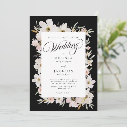 Creme und Blush Wasserfarbe Blume Hochzeit Schwarz Einladung (Stehend Vorderseite)