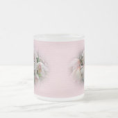 Creme und rosa Orchideen auf rosa Mattglastasse (Mittel)