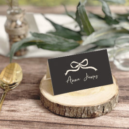 Creme und schwarzer, von der Hand gezogener Bug Platzkarte