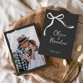 Creme und schwarzer, von der Hand gezogener Bug Save The Date