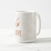 Cremebrauner Boho-Bohemian-Schmetterling Kaffeetasse (VorderseiteRechts)