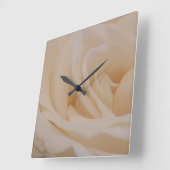 Cremefarbene Rose schließen Quadratische Wanduhr (Winkel)