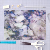 cremefarbener Marmorstein und blauer Glitzer Seidenpapier (Handwerk)