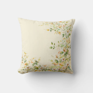 Cremefarbenes Kissen mit zarter Wasserfarben-Blume