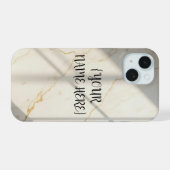 Cremefarbenes Marmor-Monogramm Barely There iPhone 15 Hülle (Rückseite (Horizontal))
