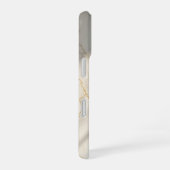 Cremefarbenes Marmor-Monogramm Barely There iPhone 16 Hülle (Rechte Seite)