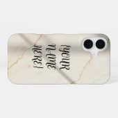 Cremefarbenes Marmor-Monogramm Slim Fit iPhone 16 Hülle (Rückseite (Horizontal))