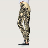 Cremmais mit schwarzem Damaskusmuster, athletisch Leggings (Links)