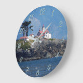 Crescent City, CA Lighthouse Große Wanduhr (Winkel)