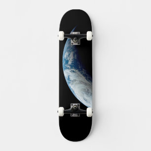 Crescent Earth wurde von der Apollo 4 Mission über Skateboard